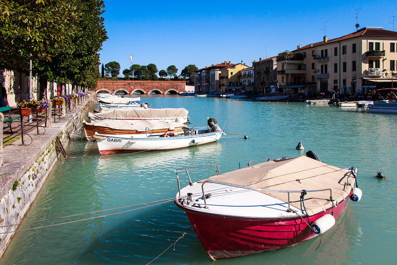 barca porta peschiera del garda