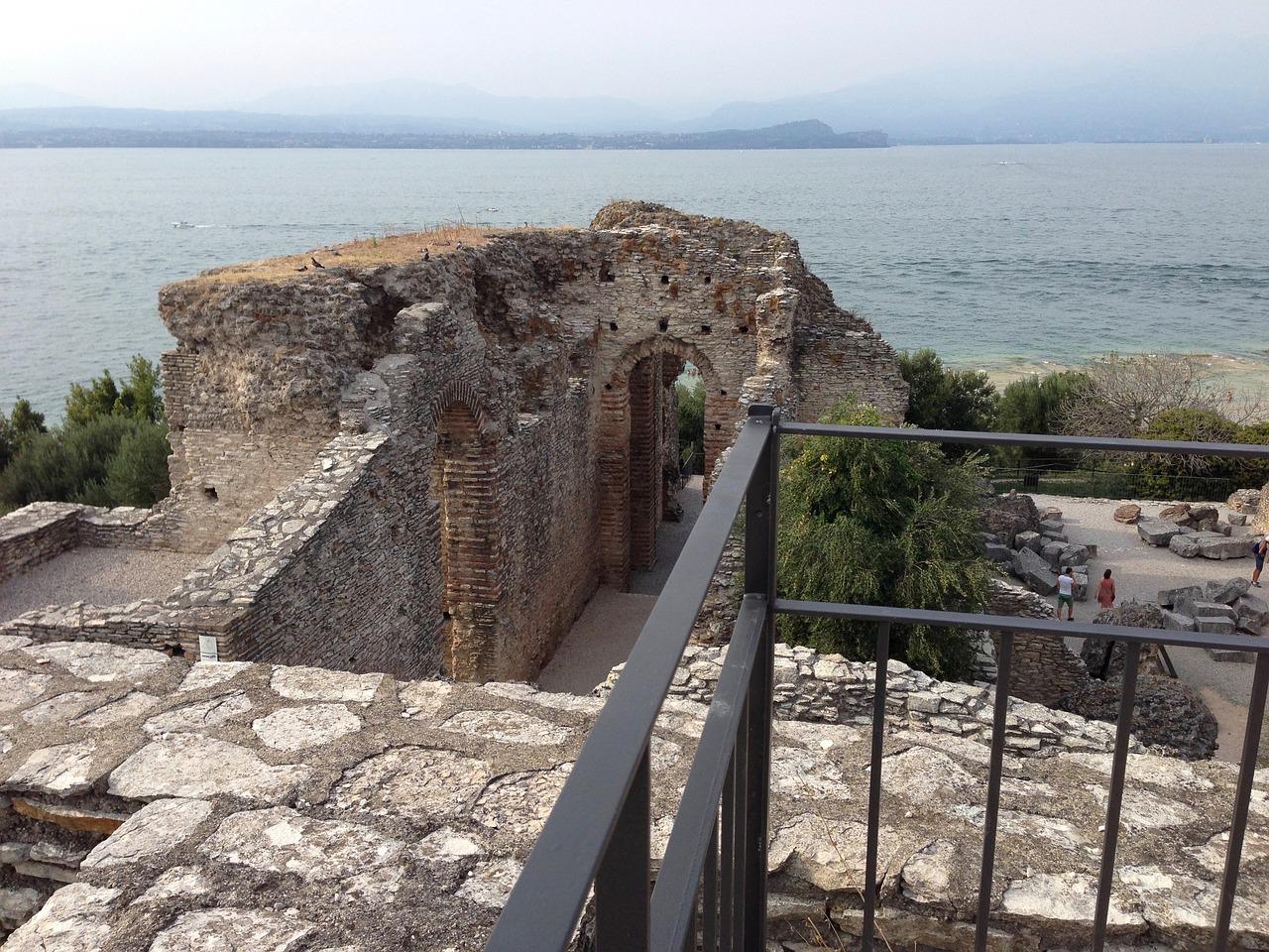 grotte di catullo resti citt c3 a0 romana